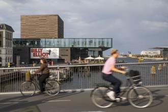 Inderhavnsbroen pedestrian and cycle bridge, Copenhagen, Denmark, Europe