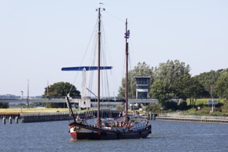 Old sailing ship, traditional sailing ship leaves the harbour of Enkhuizen, North Holland, West