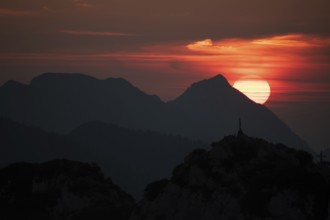 Sunrise in the Chiemgau Alps with Zwiesel and Hochstaufen, Bavaria, Germany, Europe