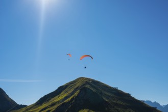 Paraglider, near Nebelhorn, 2224m, Allgaeuer Alps, Allgaeu, Bavaria, Germany, Europe