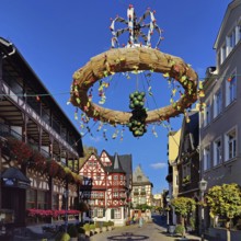 Sculpture modelled on a harvest crown, market square, Bacharach, UNESCO World Heritage Upper Middle