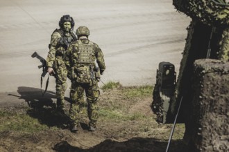 Armed soldiers, photographed as part of a Bundeswehr exercise with armed forces from Norway and the