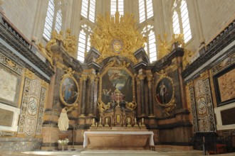 High altar with altar retable of the Gothic church of Ste-Marie-Madeleine, interior view, retable,