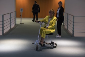 Malu Dreyer (Minister President of Rhineland-Palatinate, SPD) with electric car after the