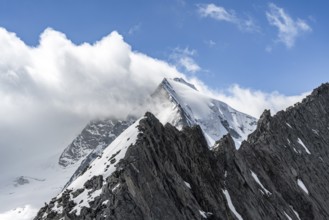 Rocky mountain ridge and glaciated mountain peak Großer Möseler, glacier Furtschaglkees, Berliner