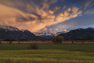 Thunderclouds, cloudy mood, evening light, mountain landscape, spring, Murnauer moss, behind