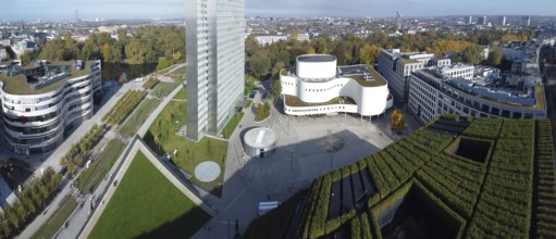 Gustaf-Gründgens-Platz mit Schauspielhaus, Dreischeibenhaus und mit Hainbuchen begrünter