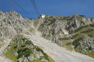 Cable car of the Hafelekarbahn of the Innsbrucker Nordkettenbahnen to the Hafelekar, mountains of