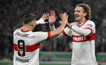 Goal celebration Nick Woltemade VfB Stuttgart (11) Ermedin Demirovic VfB Stuttgart (09) MHPArena,