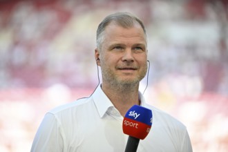 Interview with Chief Sports Officer Fabian Wohlgemuth VfB Stuttgart, Microphone, Micro, Logo, SKY,