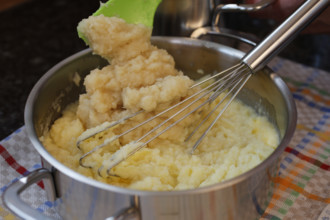 Swabian cuisine, preparation of parsley root and mashed potatoes, mashed potatoes for sour kidneys,