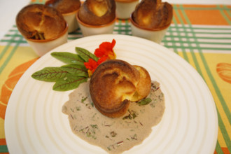 Swabian cuisine, Pfitzauf with sorrel sauce, vegetarian, baked, served on a plate, grandmother's