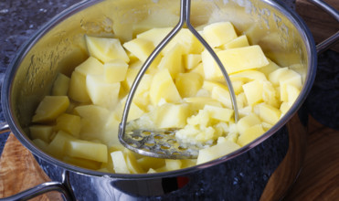 German cuisine, preparation of potatoes for sauerbraten with mashed potatoes, potato masher, potato