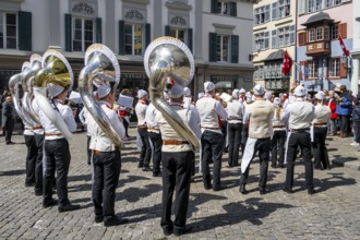 Historically costumed guildsmen in Zurich's Old Town, stand concert at Münzplatz, Zunft zum Weggen,