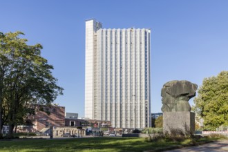 Karl Marx Monument, the so-called Nischl, and the congress hotel on Brückenstraße, Chemnitz,