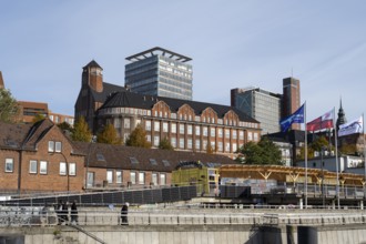 Building at the Landungsbrücken, St. Pauli, Hamburg, Germany, Europe