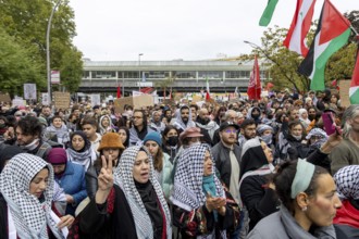 Participants in front of the Kottbusser Tor underground station at the pro-Palestinian