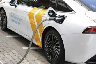 Refuelling a Toyota Mirai at a hydrogen filling station, Berlin, 17.05.2021