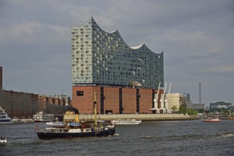 Europe, Germany, Hanseatic City of Hamburg, Elbe, Elbe Philharmonic Hall seen from the water,