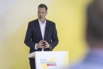 Christian Dürr, Chairman of the FDP parliamentary group, in a press statement in front of the