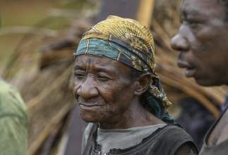 Pygmy woman of the BaAka people, portrait, Libongo, Est region, Cameroon, Africa