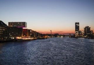 Sunrise at the Oberbaum Bridge, view over the Spree to the Treptow Towers, Berlin, 17.10.2024.,