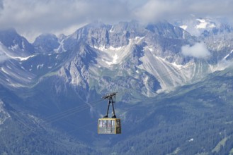 Cabin of the Nebelhorn cable car between Höfatsblick station and summit, behind it the cloudy