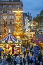 Pre-Christmas season, Christmas market in the city centre of Essen, Willy-Brandt-Platz, pedestrian