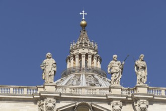 Statues of the Apostles on St Peter's Basilica, San Pietro in Vaticano, Basilica of St Peter in the