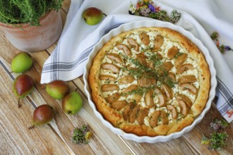 Tart with Gaishirtle and sheep's cheese, Stuttgarter Gaishirtle, pear variety, fruit, table