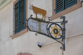 Nose sign with ox figure at the Gasthaus zum Ochsen, Hauptstraße 51, Riegel am Kaiserstuhl,