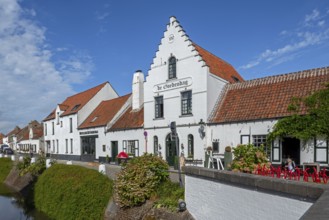 Restaurant Hostellerie De Goedendag along the Lisseweegs Vaartje in the village Lissewege near