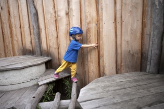 Little girl, 3 years, blonde, helmet, helmet, balancing, gymnastics, playing, adventure playground,