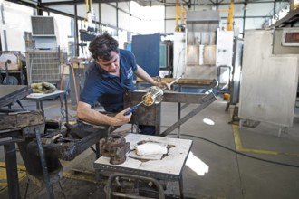 Glassblower, 46 years old, at work, Royal Glass Factory La Granja de San Ildefonso, Province of