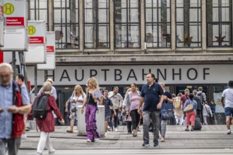 Forecourt, entrance to Düsseldorf Central Station, North Rhine-Westphalia, Germany, Europe