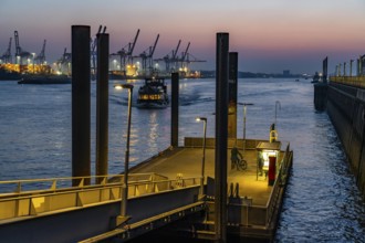 Port of Hamburg, Elbe, shipping traffic, Hadag harbour ferry Docklands landing stage, Hamburg,