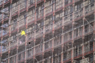 Construction workers on building sites in the east of Hafencity Hamburg, office building, new