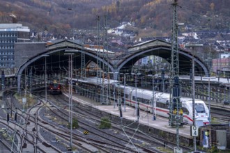 The main railway station of Hagen, station halls, tracks, platforms, ICE train, Hagen, North