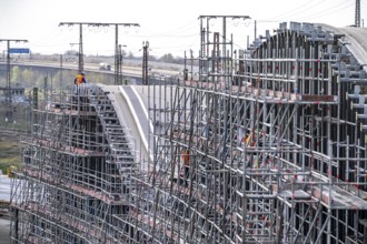 Modernisation of Duisburg Central Station, the platforms of the 13 tracks are being renewed, the