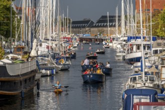 Christianshavns Kanal, round trip with electric hire boat, old district, at the same time very