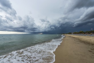 Empty beach, dramatic, gloomy sky, weather, clouds, stormy, thunderstorm, storm, coast,