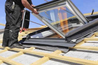 Installation and assembly of new roof windows as part of a roof covering