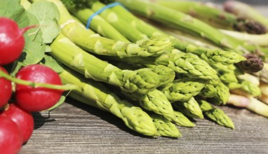 Green asparagus and white asparagus decorated on a rustic wooden table