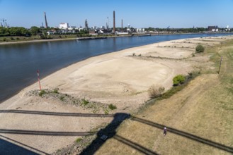 Rhine near Duisburg, extremely low water, Rhine level at 168 cm, falling, after the long drought