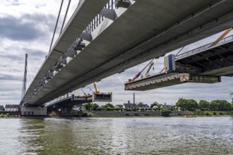 Demolition of the old A40 Rhine bridge Neuenkamp, next to it the first part of the new motorway