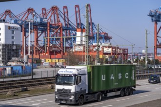 Port of Hamburg, Waltershofer Hafen, container ships, container lorries bring and collect freight