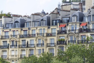 Parisian architecture, luxury flats along the Seine, Paris, Île-de-France, France, Europe