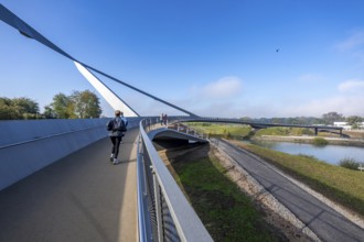 New bridge over the Rhine-Herne Canal and the Emscher, leap over the Emscher, bicycle and