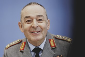 General Carsten Breuer, Inspector General of the Bundeswehr, at a federal press conference on the