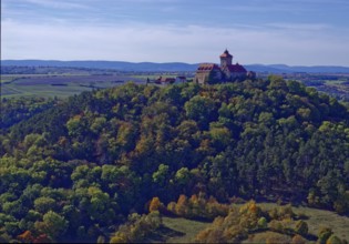 The hilltop castle Veste Wachsenburg is a medieval summit castle belonging to the Drei Gleichen.